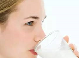 长痘痘能喝牛奶吗？